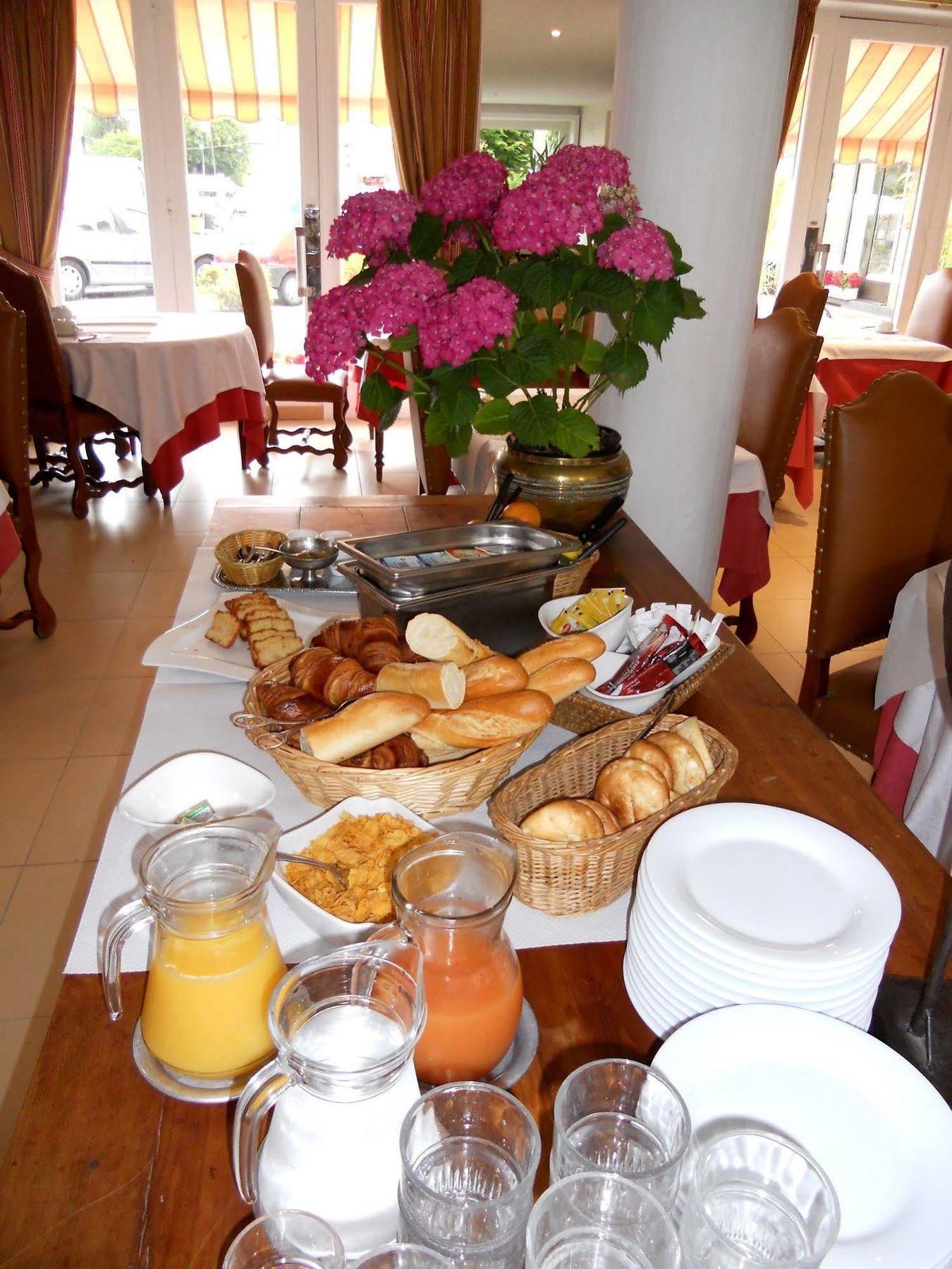 Hotel De Bretagne Dol Centre Ville - Hotel Et Restaurant Дол-де-Бретан Екстериор снимка