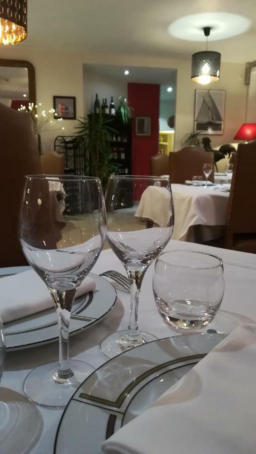 Hotel De Bretagne Dol Centre Ville - Hotel Et Restaurant Дол-де-Бретан Екстериор снимка